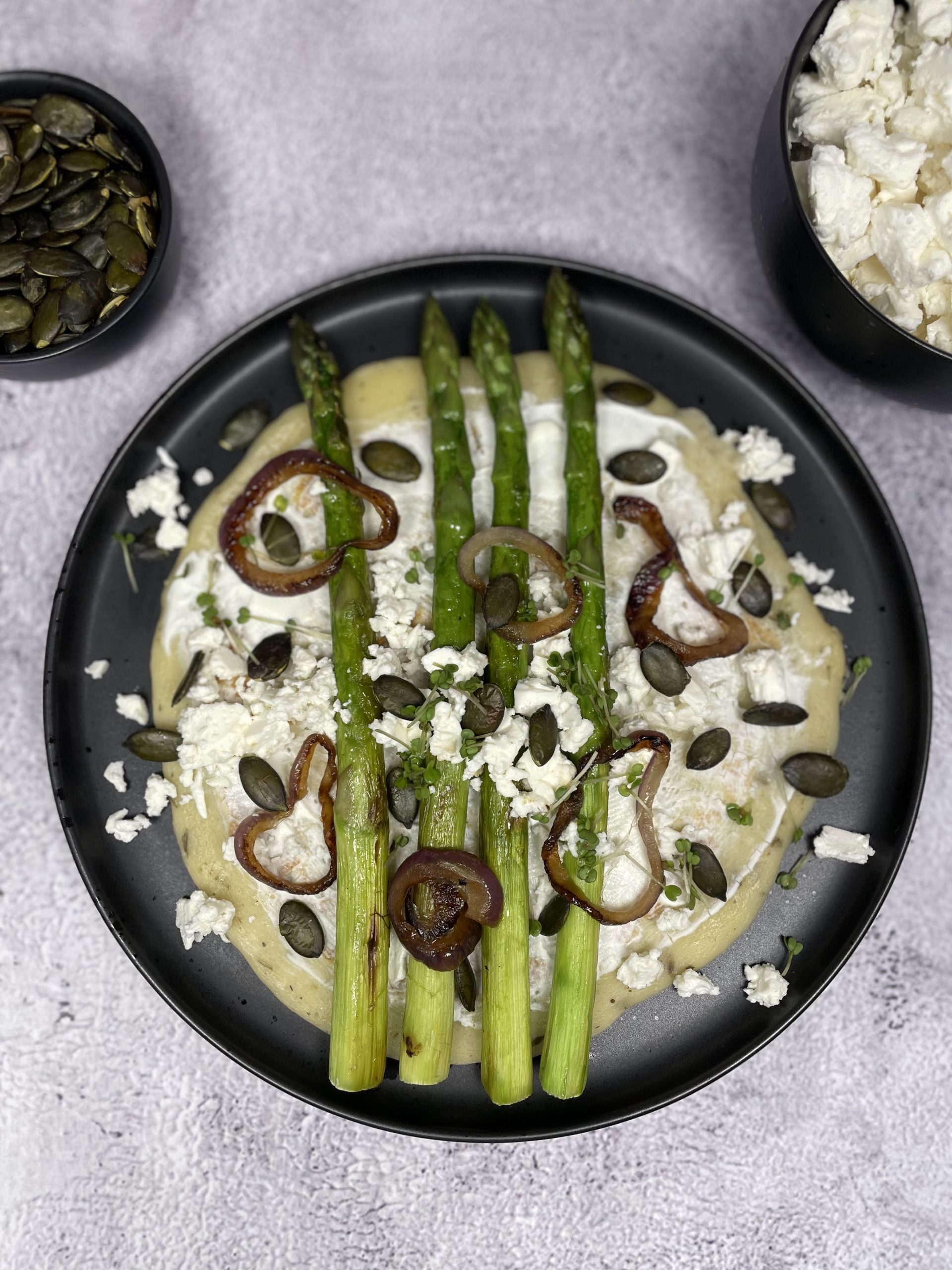 Pfannkuchen mit Spargel