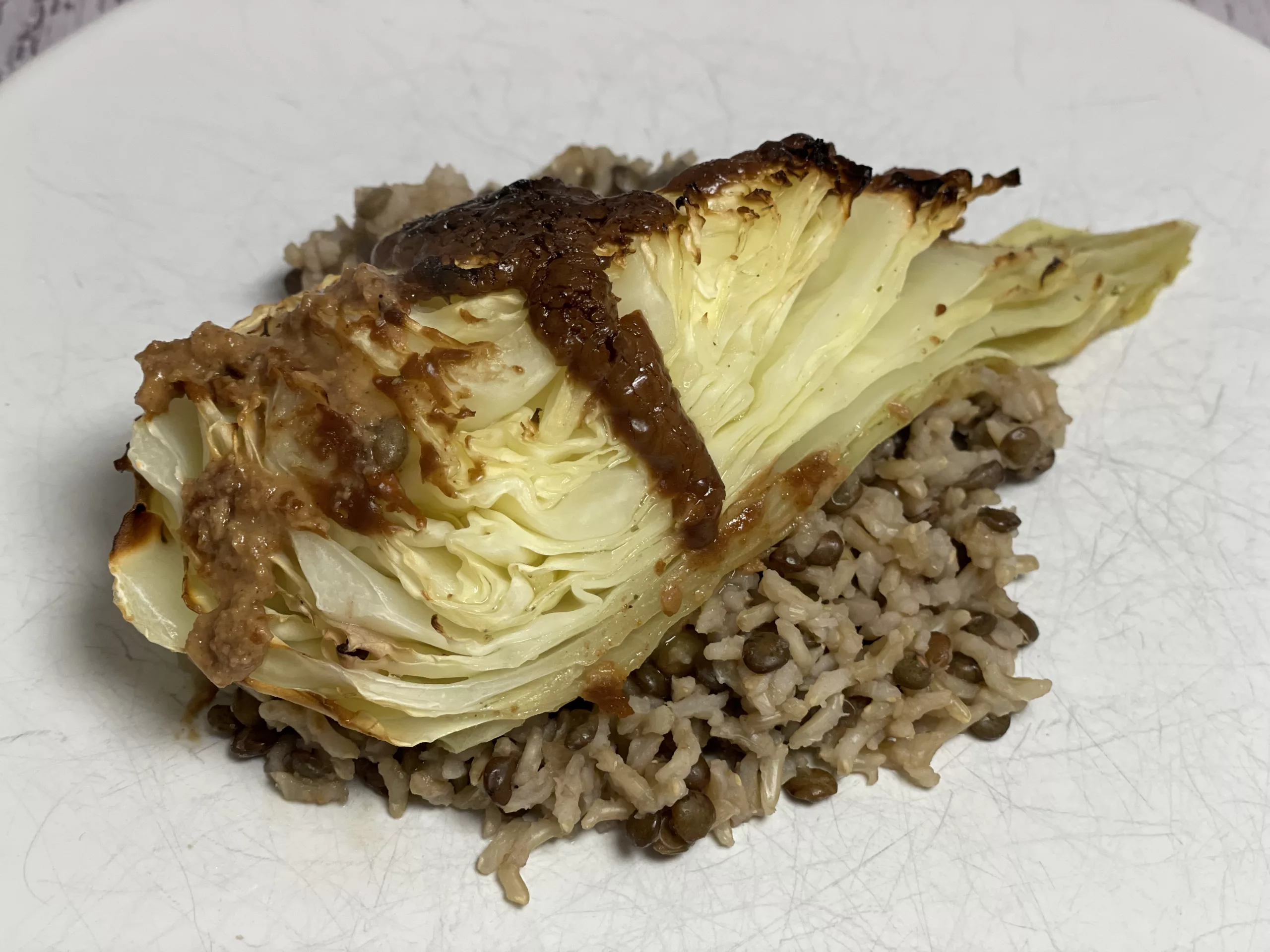 Mit Mandelmus gratinierter Ofen Spitzkohl