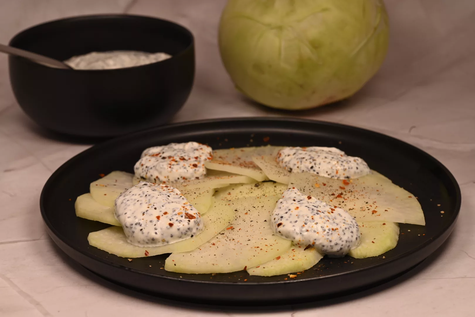Kohlrabi Mohn Carpaccio