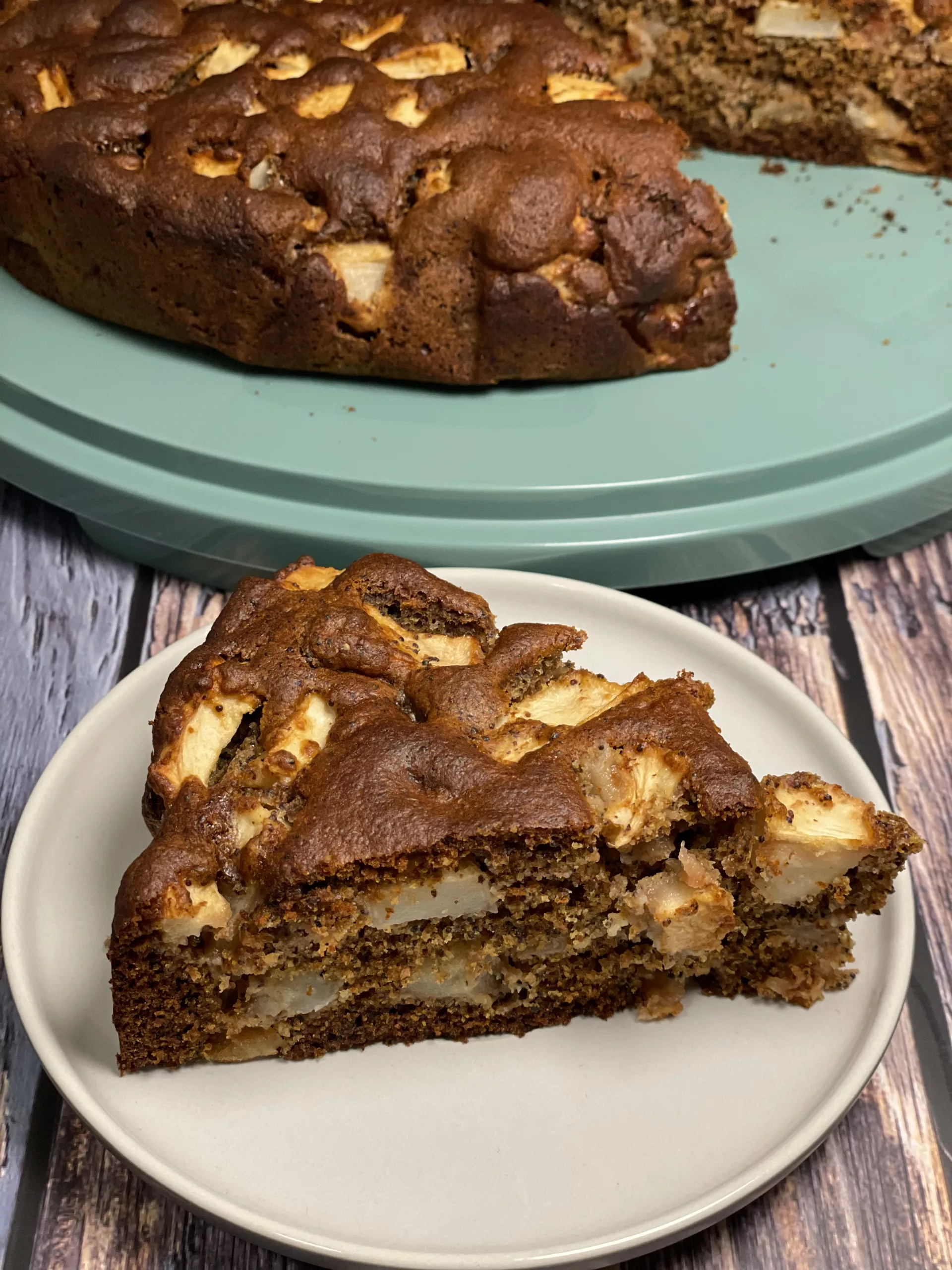 Apfelkuchen mit Mohn und Kardamom